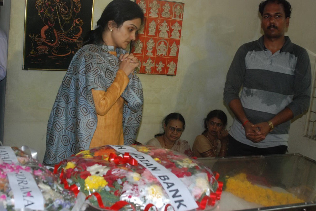 Actress Sukumari Condolences Photos - 48 / 72 photos