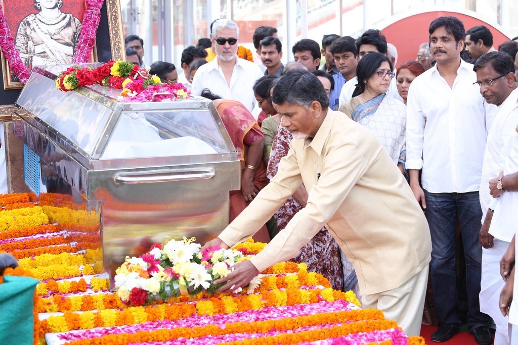 Akkineni Nageswara Rao Condolences Photos 02 - 3 / 211 photos