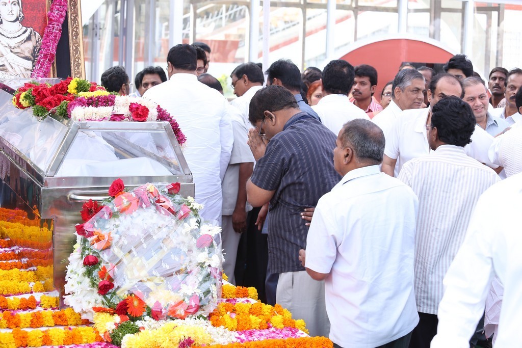 Akkineni Nageswara Rao Condolences Photos 02 - 12 / 211 photos