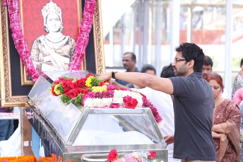 Akkineni Nageswara Rao Condolences Photos 02 - 15 / 211 photos