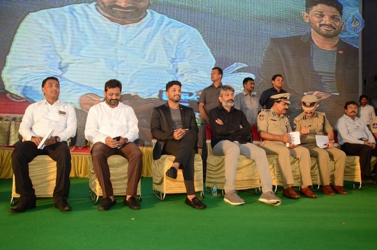 Allu Arjun and SS Rajamouli at Traffic Awareness Event - 15 / 81 photos