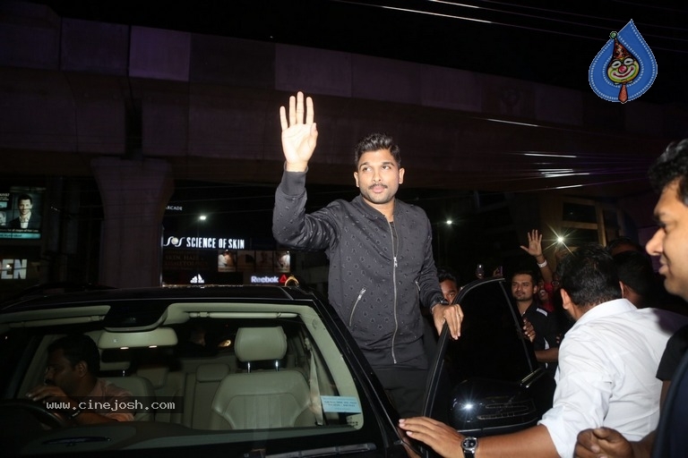 Allu Arjun Launches Buffalo Wild Wings Restaurant - 18 / 41 photos