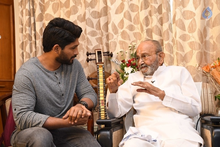 Allu Arjun Meets K Viswanath - 1 / 9 photos