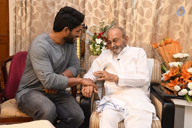 Allu Arjun Meets K Viswanath - 2 / 9 photos