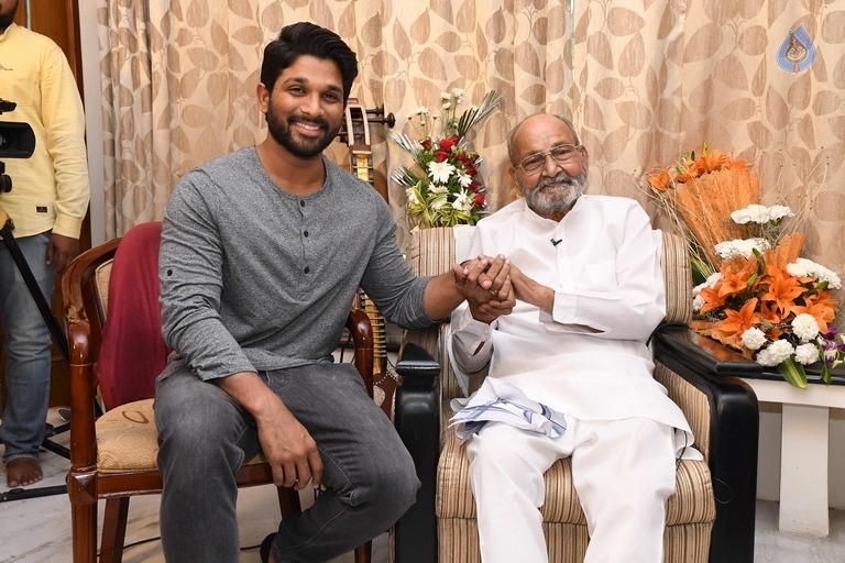 Allu Arjun Meets K Viswanath - 4 / 9 photos