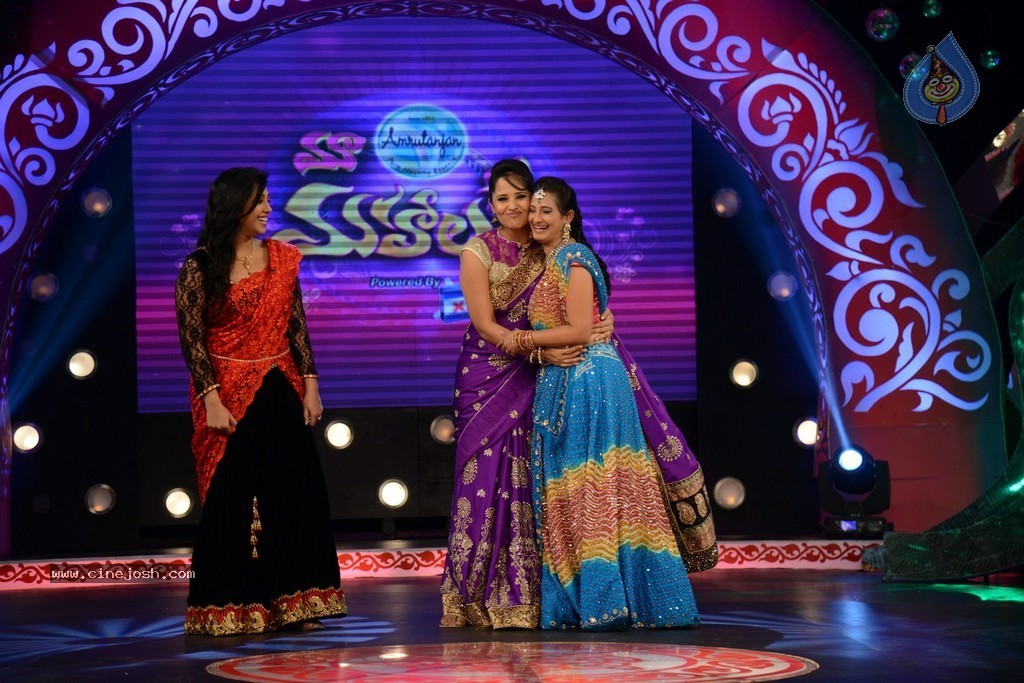 Anasuya at MAA Mahalakshmi Event - 11 / 105 photos