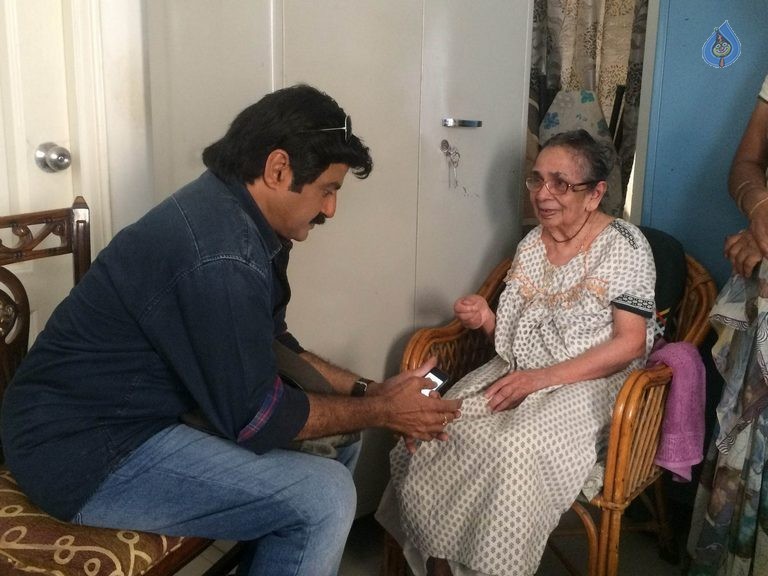 Balakrishna Meets His Senior Citizen Fan - 6 / 8 photos