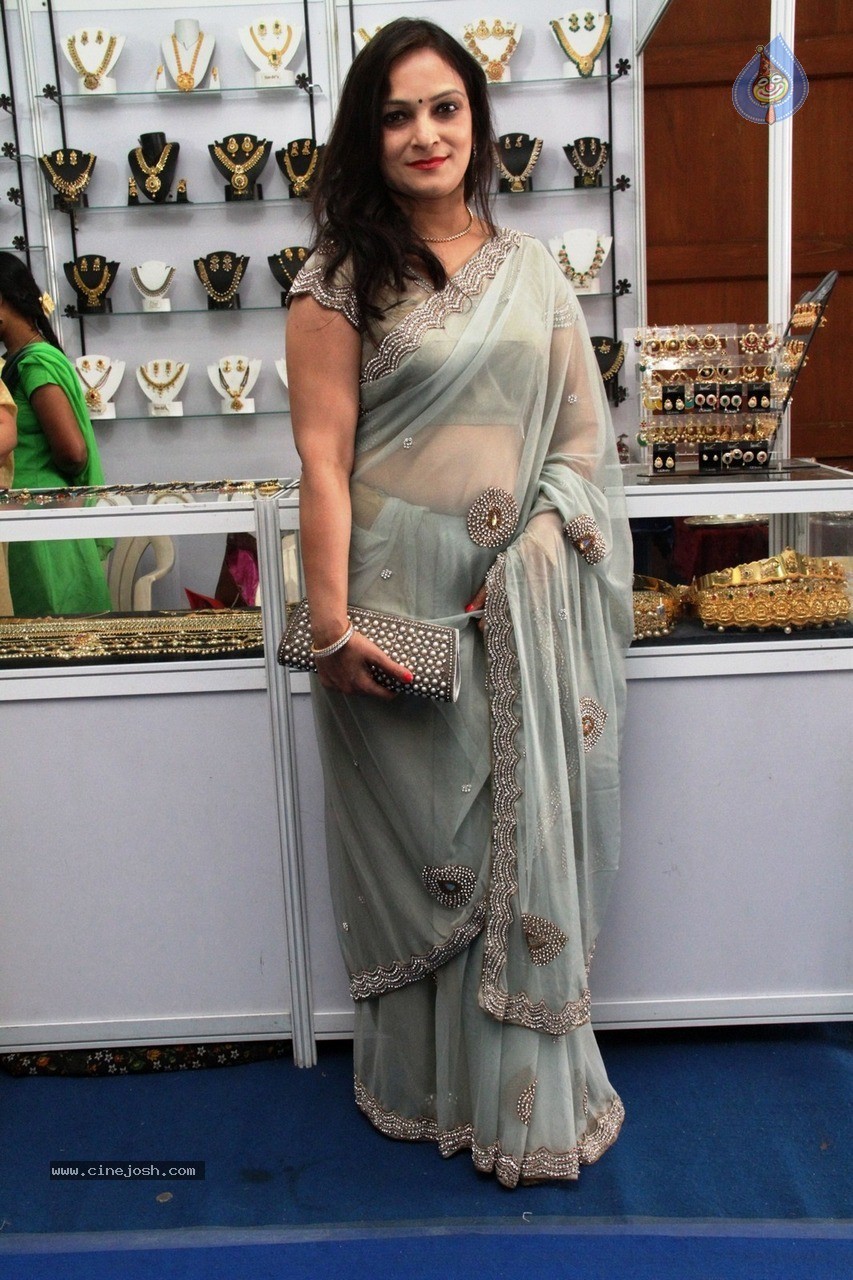 Bina Mehta at Styles n Weaves Expo - 8 / 22 photos