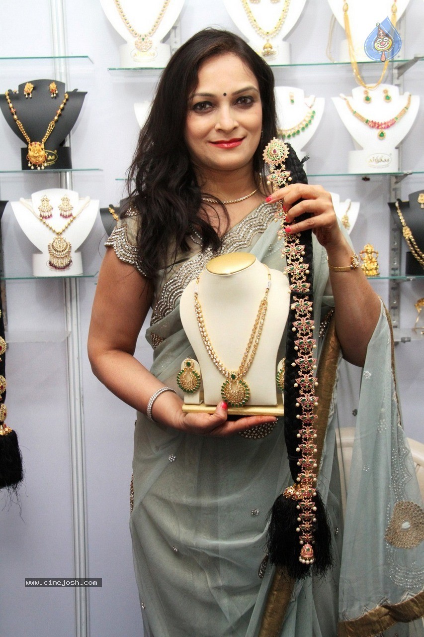 Bina Mehta at Styles n Weaves Expo - 11 / 22 photos