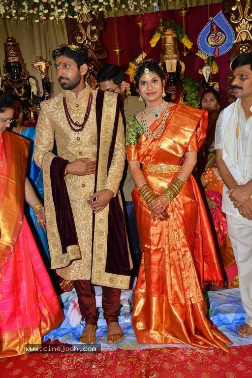 Boyapati Srinu Brother Daughter Tejaswini Weds Midhun Photos - 20 / 51 photos