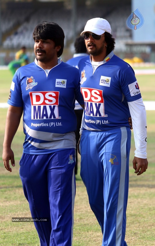 CCL 4 Final Karnataka Bulldozers Vs Kerala Strikers Match  - 9 / 132 photos