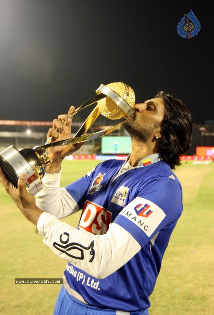 CCL 4 Final Karnataka Bulldozers Vs Kerala Strikers Match Photos - 1 / 62 photos