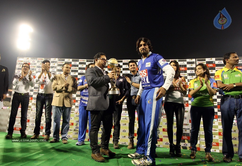 CCL 4 Final Karnataka Bulldozers Vs Kerala Strikers Match Photos - 11 / 62 photos