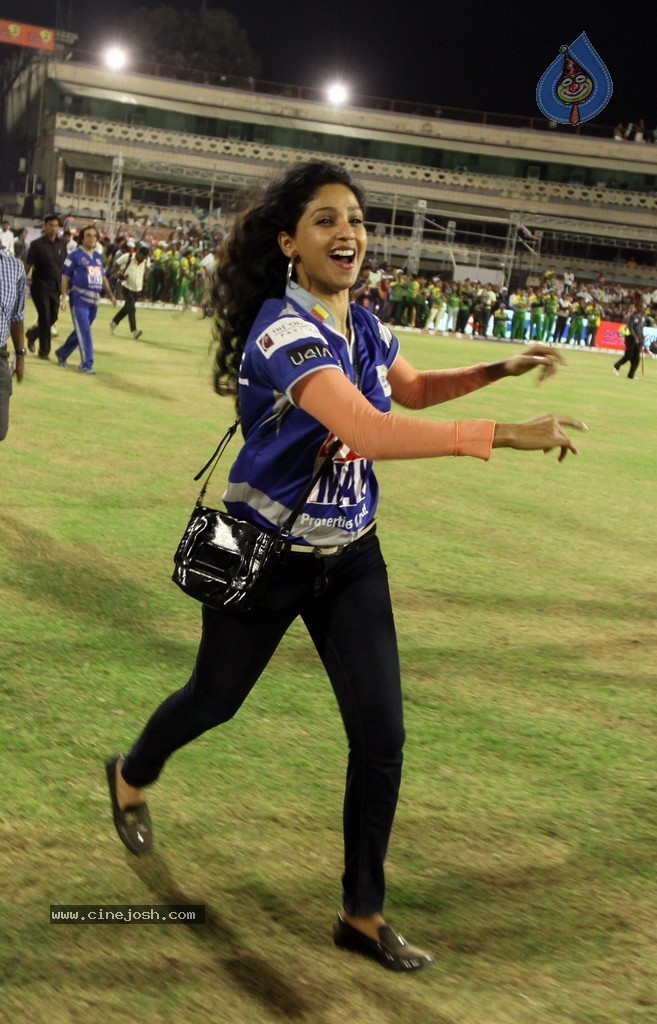 CCL 4 Final Karnataka Bulldozers Vs Kerala Strikers Match Photos - 12 / 62 photos