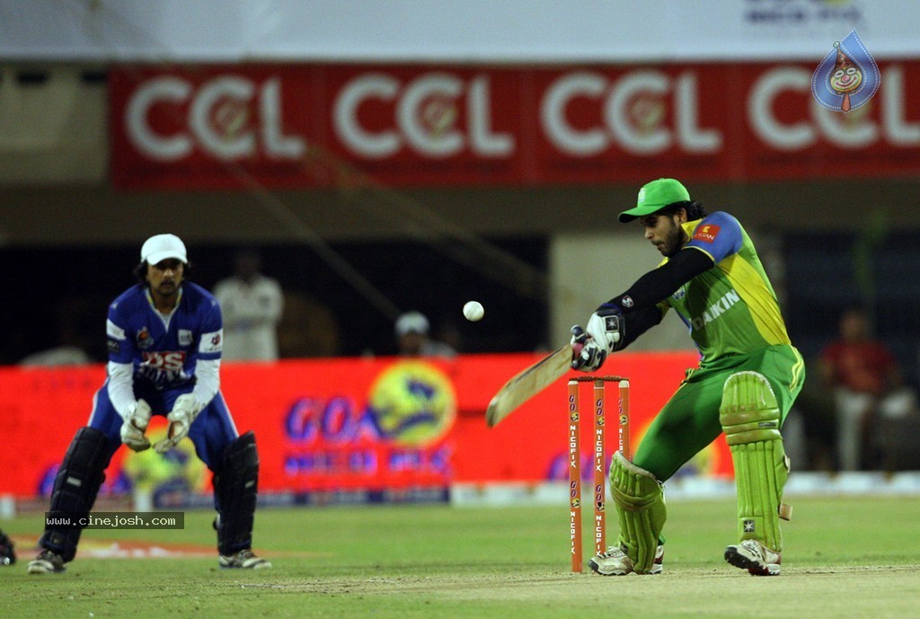 CCL 4 Final Karnataka Bulldozers Vs Kerala Strikers Match Photos - 18 / 62 photos