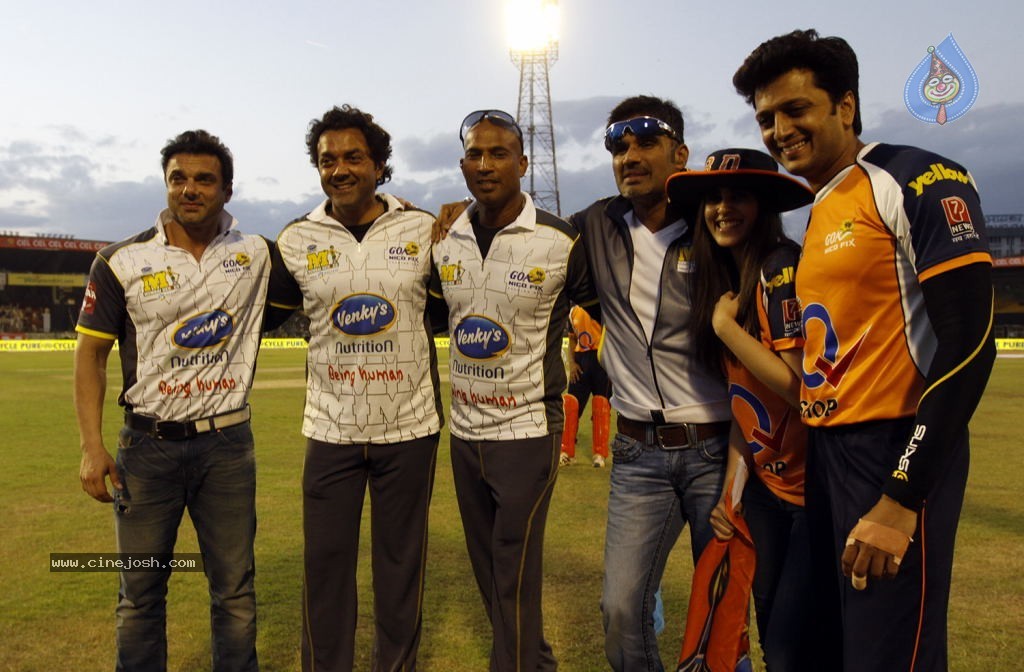 CCL 4 Veer Marathi Vs Mumbai Heroes Match - 6 / 190 photos