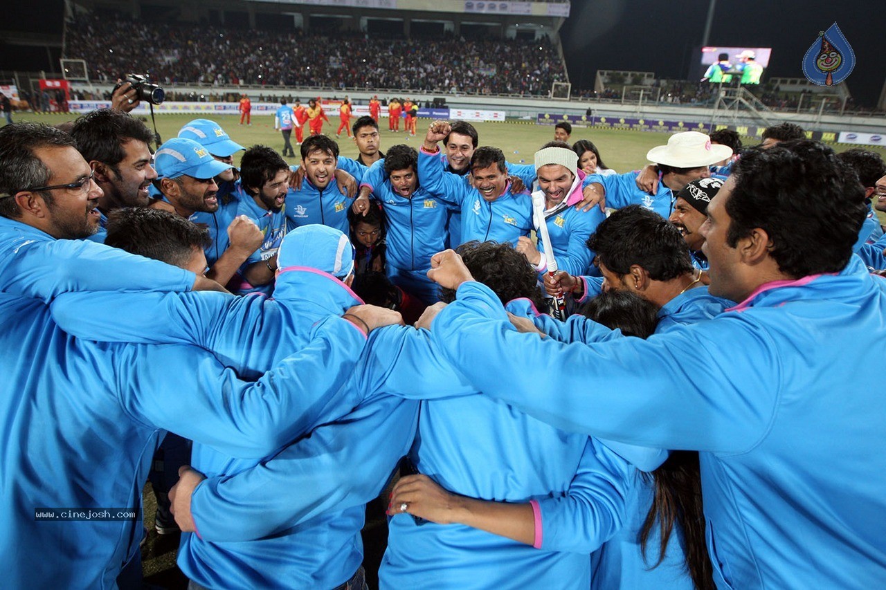CCL 5 Mumbai Heroes vs Kerala Strikers Match Photos - 20 / 120 photos