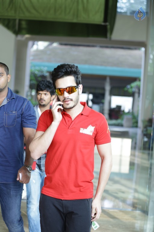 CCL 6 Celebrity Arrivals at Bangalore - 2 / 12 photos