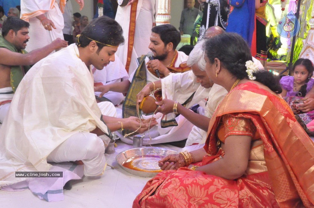 Celebs at Geetha Madhuri Wedding Photos - 127 / 213 photos