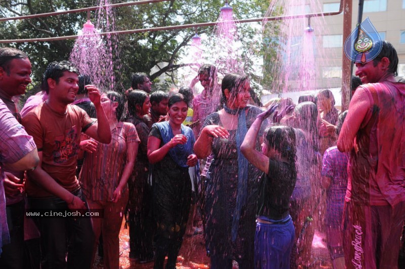 Chandrababu Naidu and Others Celebrates Holi at Hyd - 5 / 26 photos
