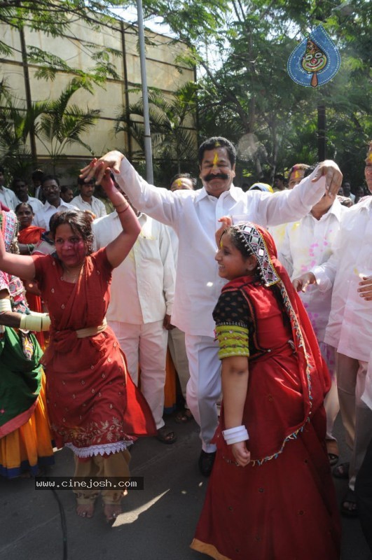 Chandrababu Naidu and Others Celebrates Holi at Hyd - 13 / 26 photos