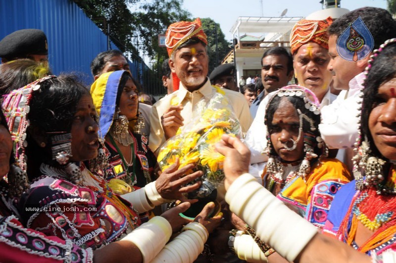 Chandrababu Naidu and Others Celebrates Holi at Hyd - 17 / 26 photos