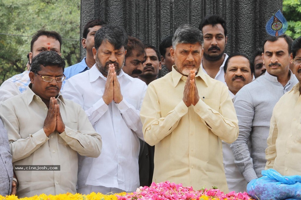 Chandrababu Naidu at NTR Ghat - 14 / 15 photos