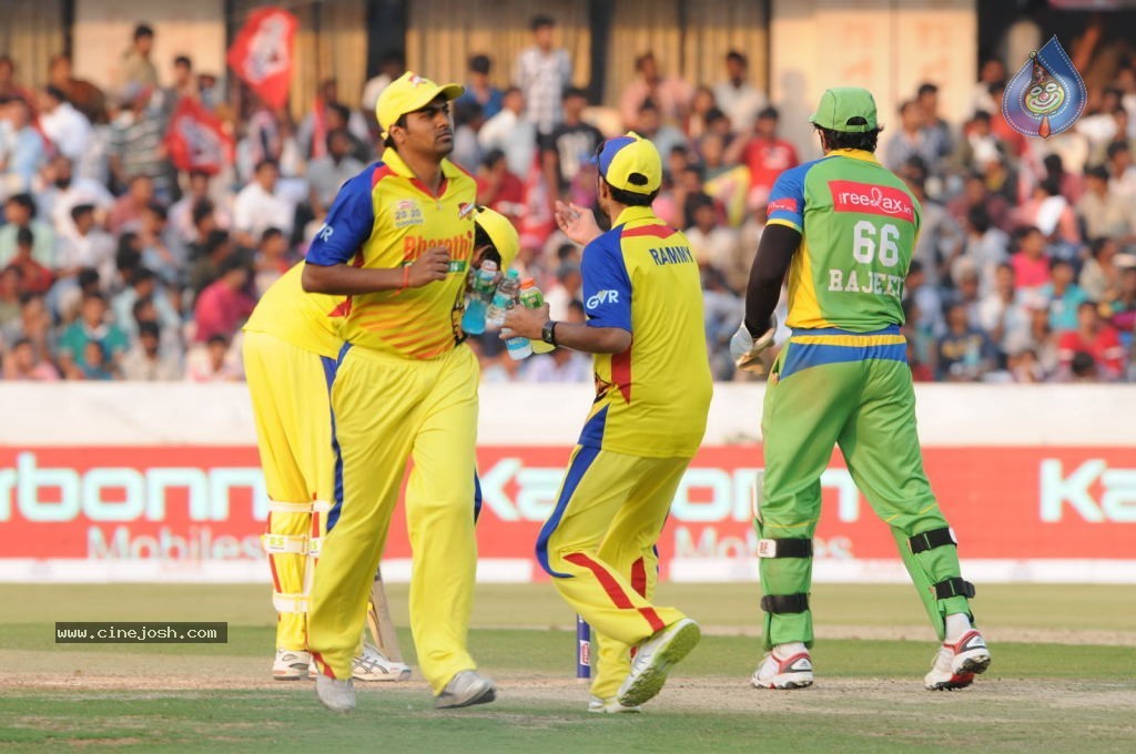 Chennai Rhinos Vs Kerala Strikers Match Photos 04 - 3 / 43 photos