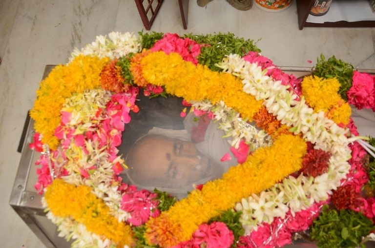 Chiranjeevi And Allu Aravind Has Paid Tribute To Nandagopal - 5 / 21 photos