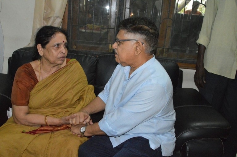 Chiranjeevi And Allu Aravind Has Paid Tribute To Nandagopal - 18 / 21 photos