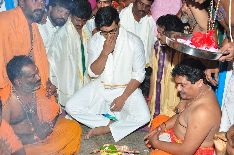 Chiranjeevi Birthday Special Pooja at Film Nagar Temple - 10 / 72 photos