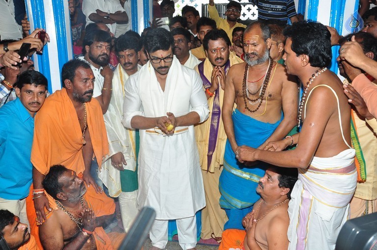 Chiranjeevi Birthday Special Pooja at Film Nagar Temple - 19 / 72 photos