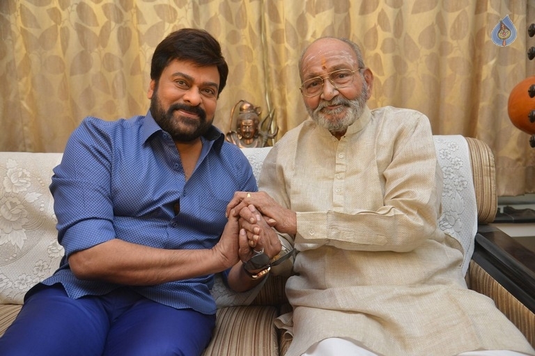 Chiranjeevi Meets K Viswanath - 4 / 18 photos