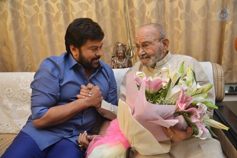 Chiranjeevi Meets K Viswanath - 10 / 18 photos