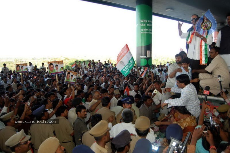 Chiru gets Rousing Reception at RGI Airport - 3 / 19 photos