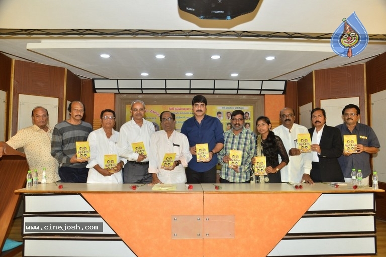 Cine Pramukhula Chemakkulu Book Release  - 10 / 21 photos
