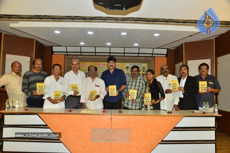 Cine Pramukhula Chemakkulu Book Release  - 19 / 21 photos