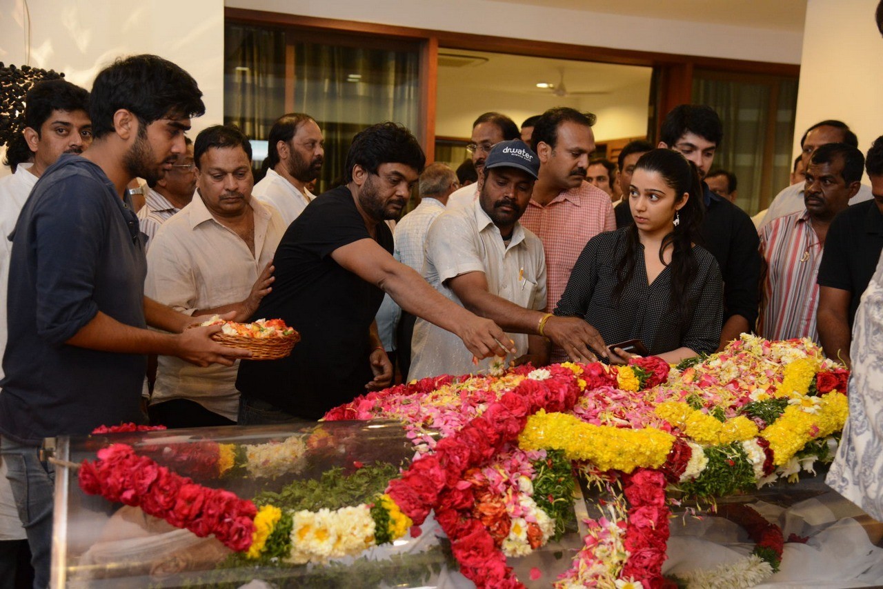 D Ramanaidu Condolences Photos 04 - 8 / 82 photos