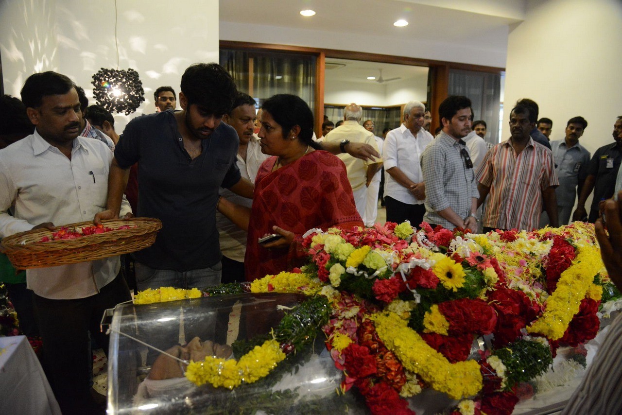 D Ramanaidu Condolences Photos 04 - 20 / 82 photos