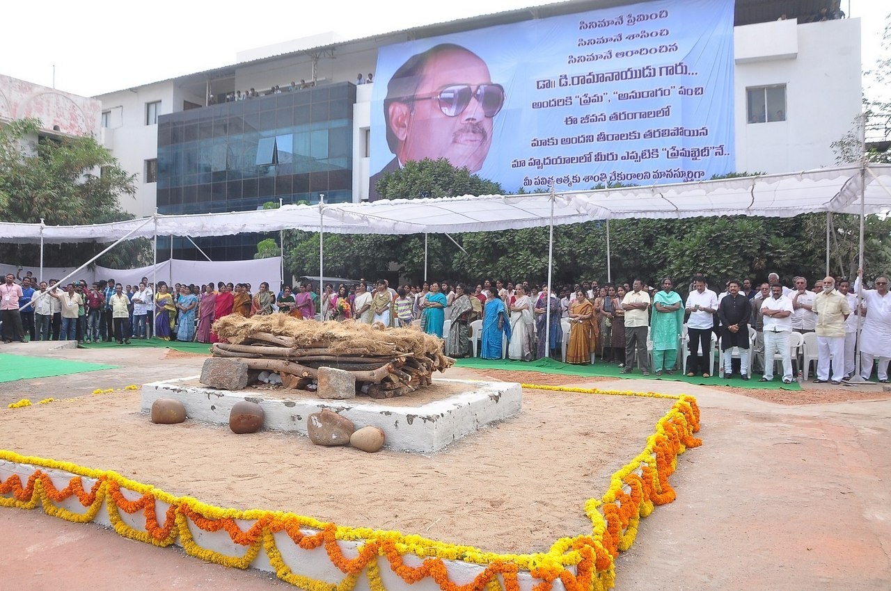 D Ramanaidu Funeral Ceremony - 9 / 326 photos