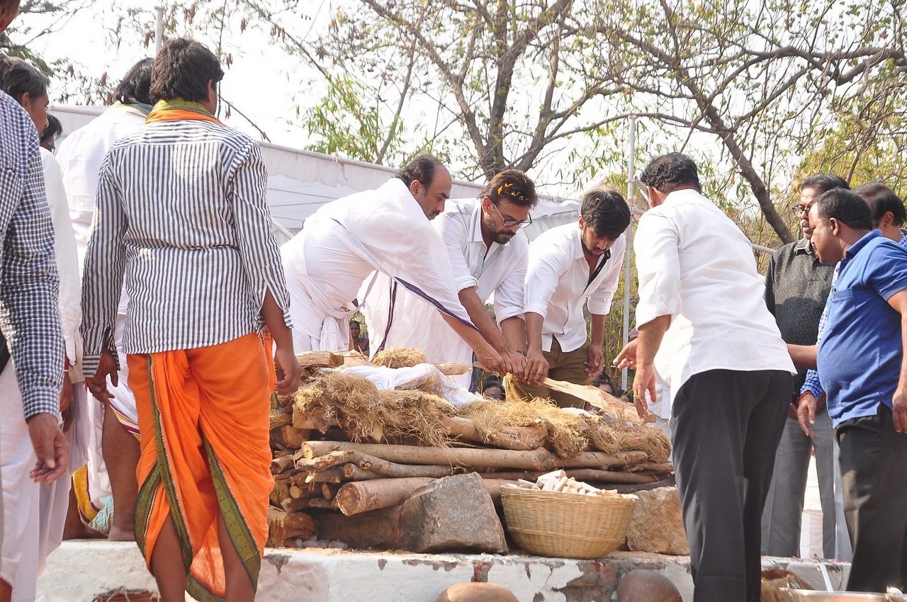 D Ramanaidu Funeral Ceremony - 17 / 326 photos