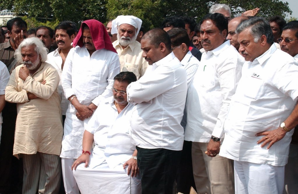 Dasari Padma Funeral Photos - 21 / 61 photos