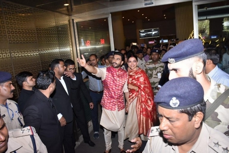 Deepika - Ranveer After Wedding Photos - 6 / 25 photos