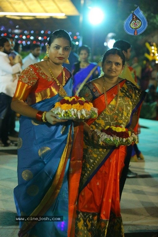 Deepthi Mamidi Organised Bathukamma Celebrations at Madhapur - 8 / 38 photos