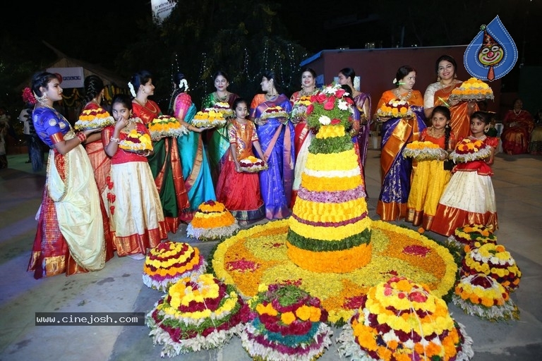 Deepthi Mamidi Organised Bathukamma Celebrations at Madhapur - 12 / 38 photos