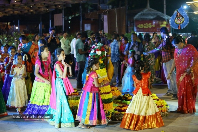 Deepthi Mamidi Organised Bathukamma Celebrations at Madhapur - 17 / 38 photos