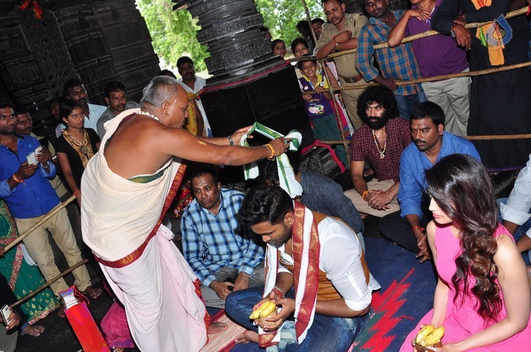 Dynamite Team at Warangal Thousand Pillar Temple - 21 / 36 photos