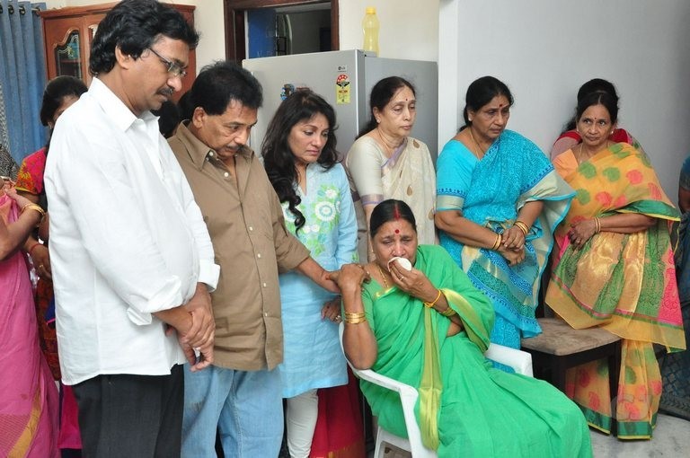 Edida Nageswara Rao Condolences Photos 1 - 4 / 126 photos