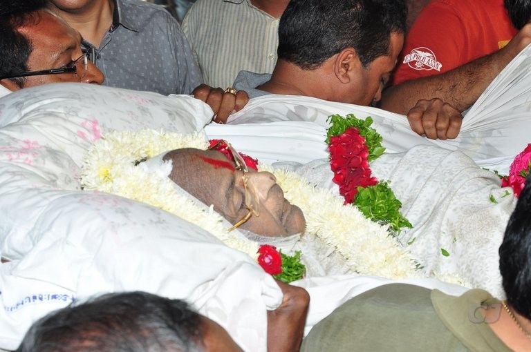 Edida Nageswara Rao Condolences Photos 1 - 21 / 126 photos