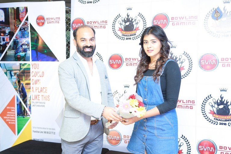 Hebah Patel and Team at S.V.M Mall - 7 / 17 photos